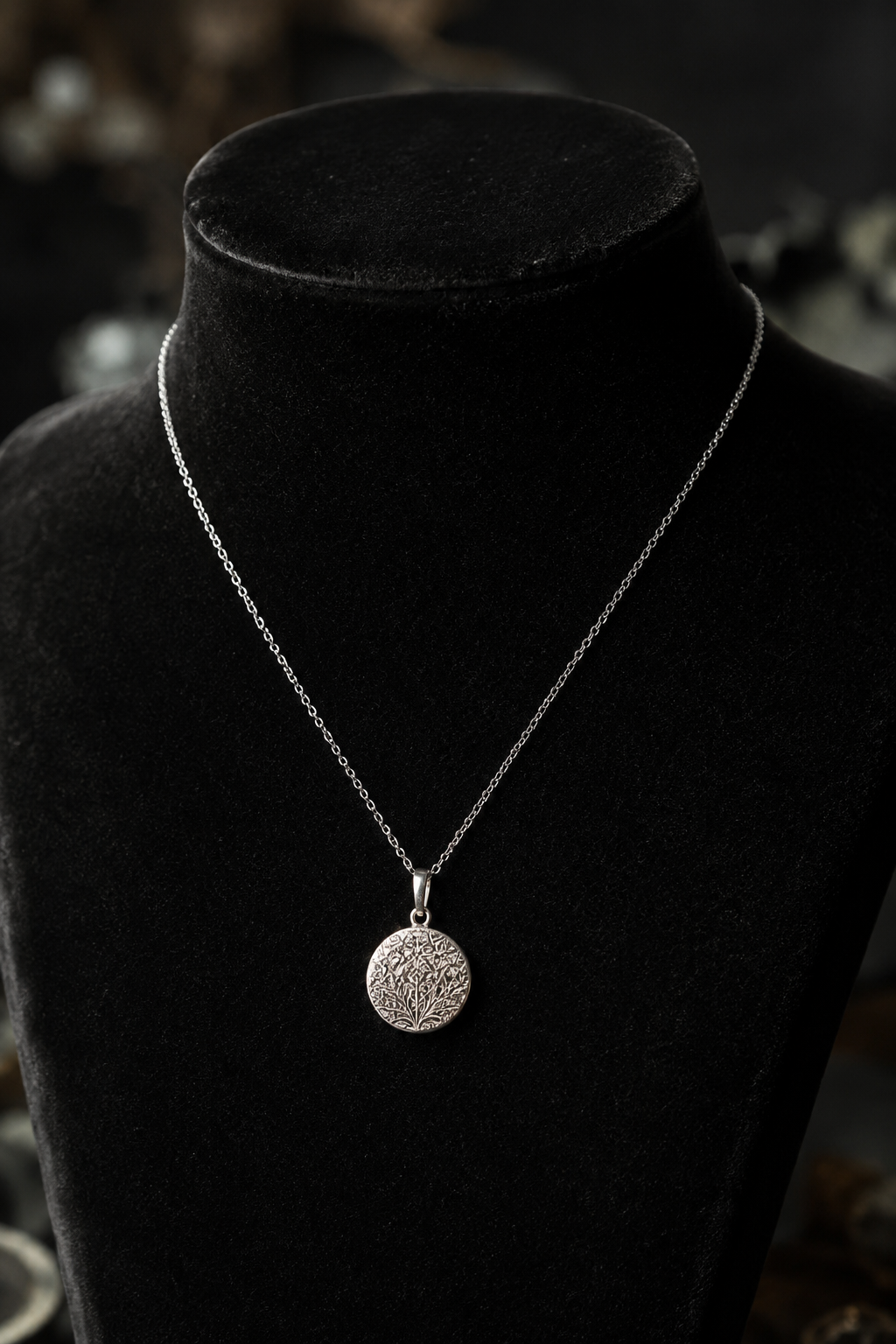 Dainty silver pendant necklace